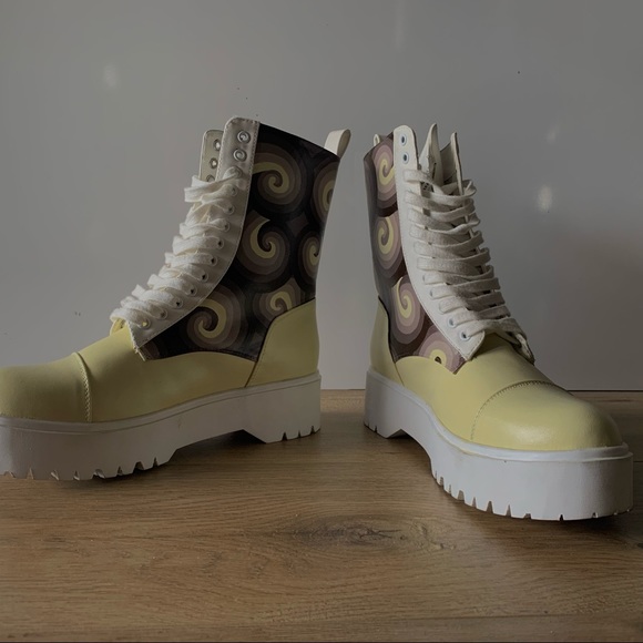 Hand-painted Swirls Leather Platform Combat Boots- Size Aus9 - Picture 3 of 4